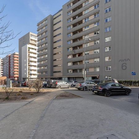 Avia Apartment Three Bedroom Two Balcony Ac & Parking By Noclegi Renters كراكوفيا المظهر الخارجي الصورة