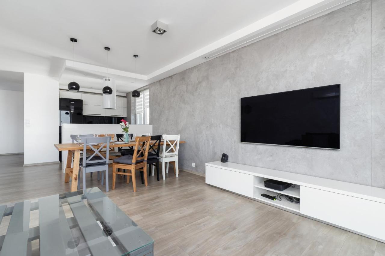 Avia Apartment Three Bedroom Two Balcony Ac & Parking By Noclegi Renters كراكوفيا المظهر الخارجي الصورة