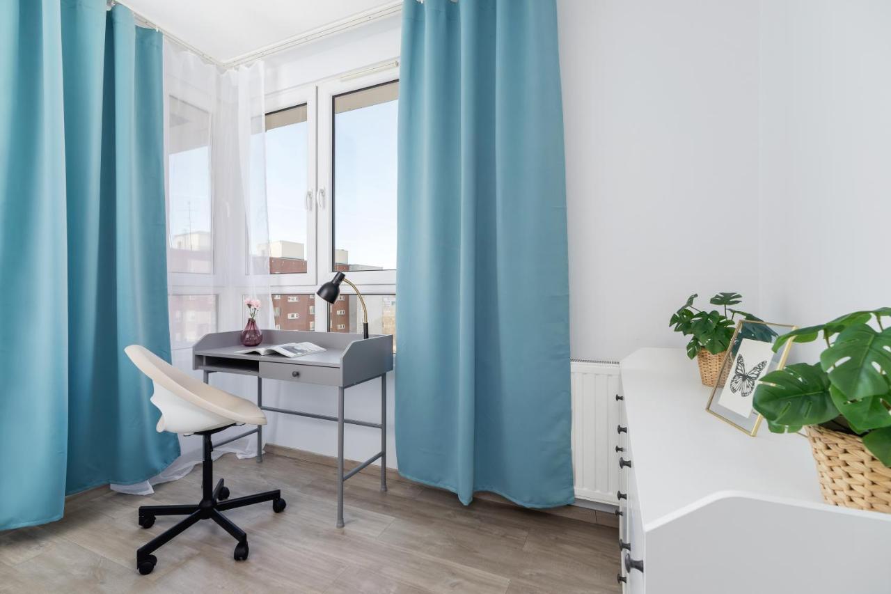 Avia Apartment Three Bedroom Two Balcony Ac & Parking By Noclegi Renters كراكوفيا المظهر الخارجي الصورة