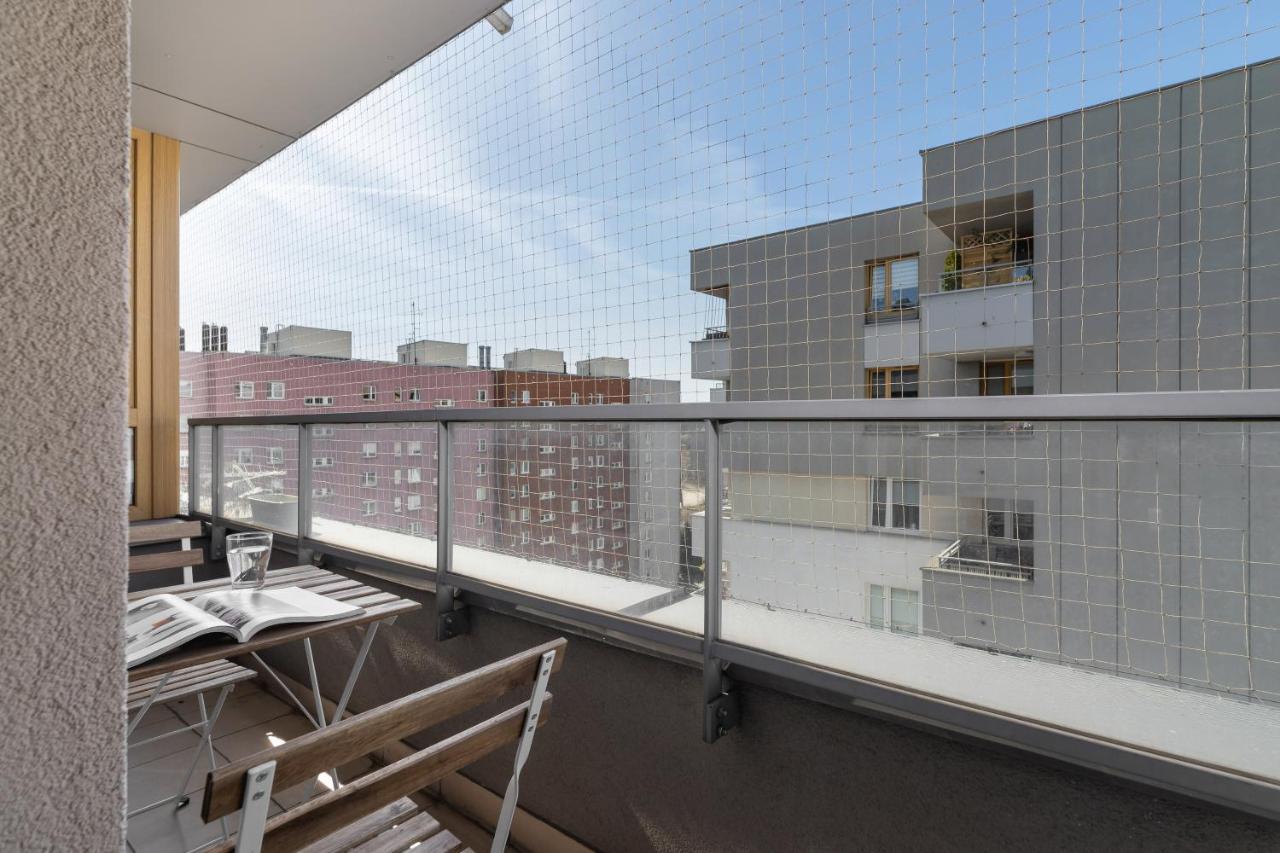 Avia Apartment Three Bedroom Two Balcony Ac & Parking By Noclegi Renters كراكوفيا المظهر الخارجي الصورة