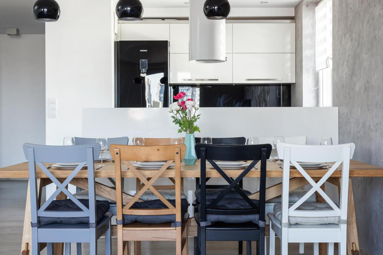 Avia Apartment Three Bedroom Two Balcony Ac & Parking By Noclegi Renters كراكوفيا المظهر الخارجي الصورة